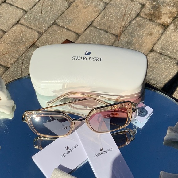 NEW WITH TAGS SWAROVSKI SUNGLASSES, SIZE 52 23 135.